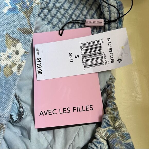 Avec Les Filles NWT Dress Denim Floral Smocked Puff Sleeve Bow Size Small - Picture 7 of 9